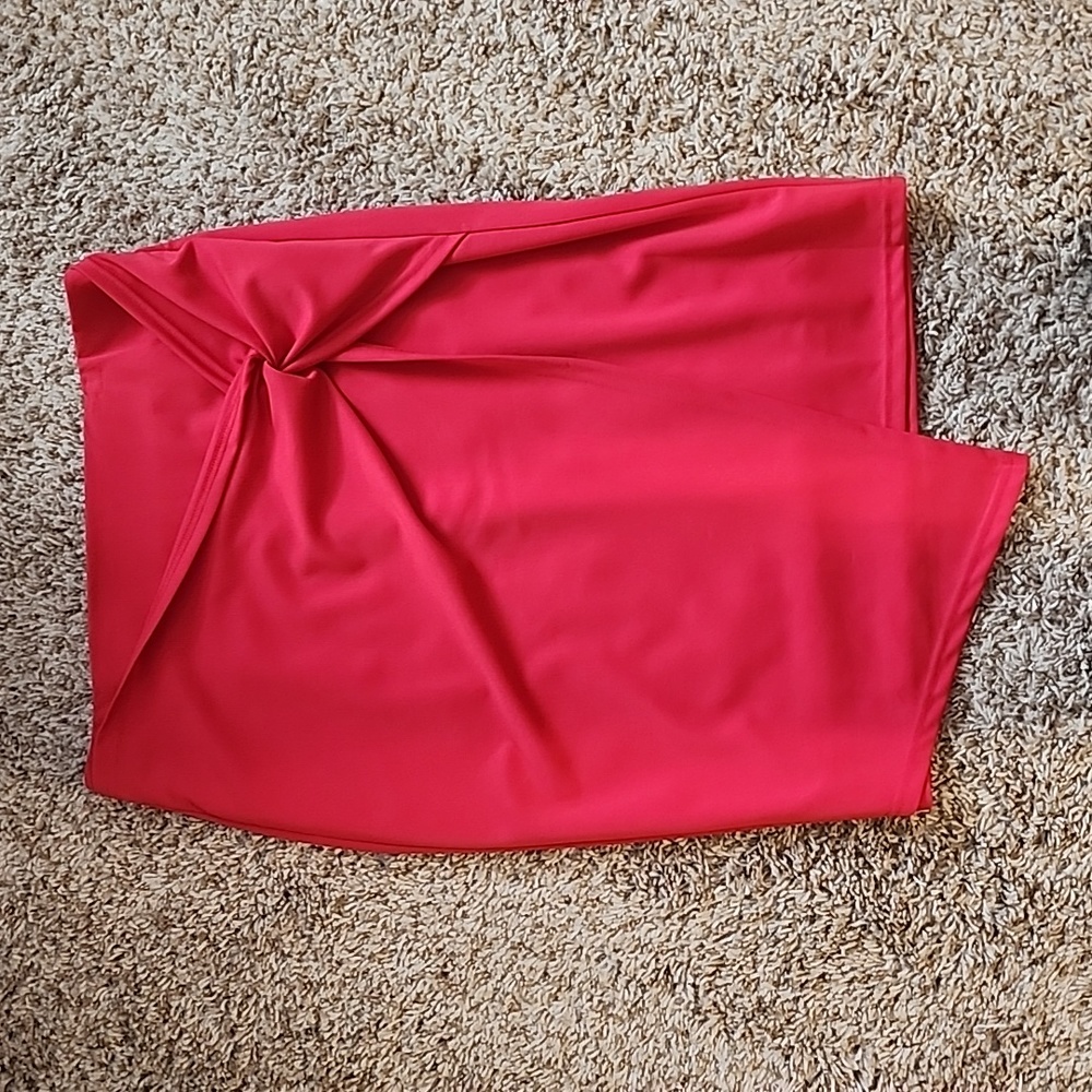 SKIRT WITH FLATTERING FRONT DETAIL